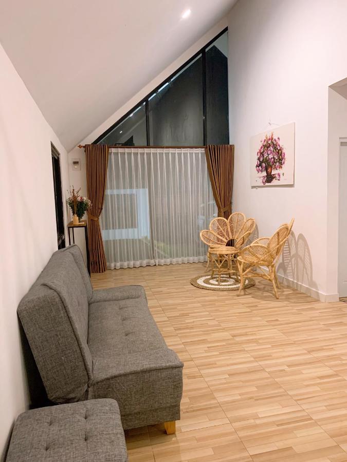 Casa De Gaudi Lembang Villa Esterno foto