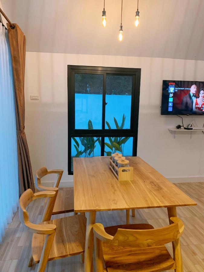Casa De Gaudi Lembang Villa Esterno foto